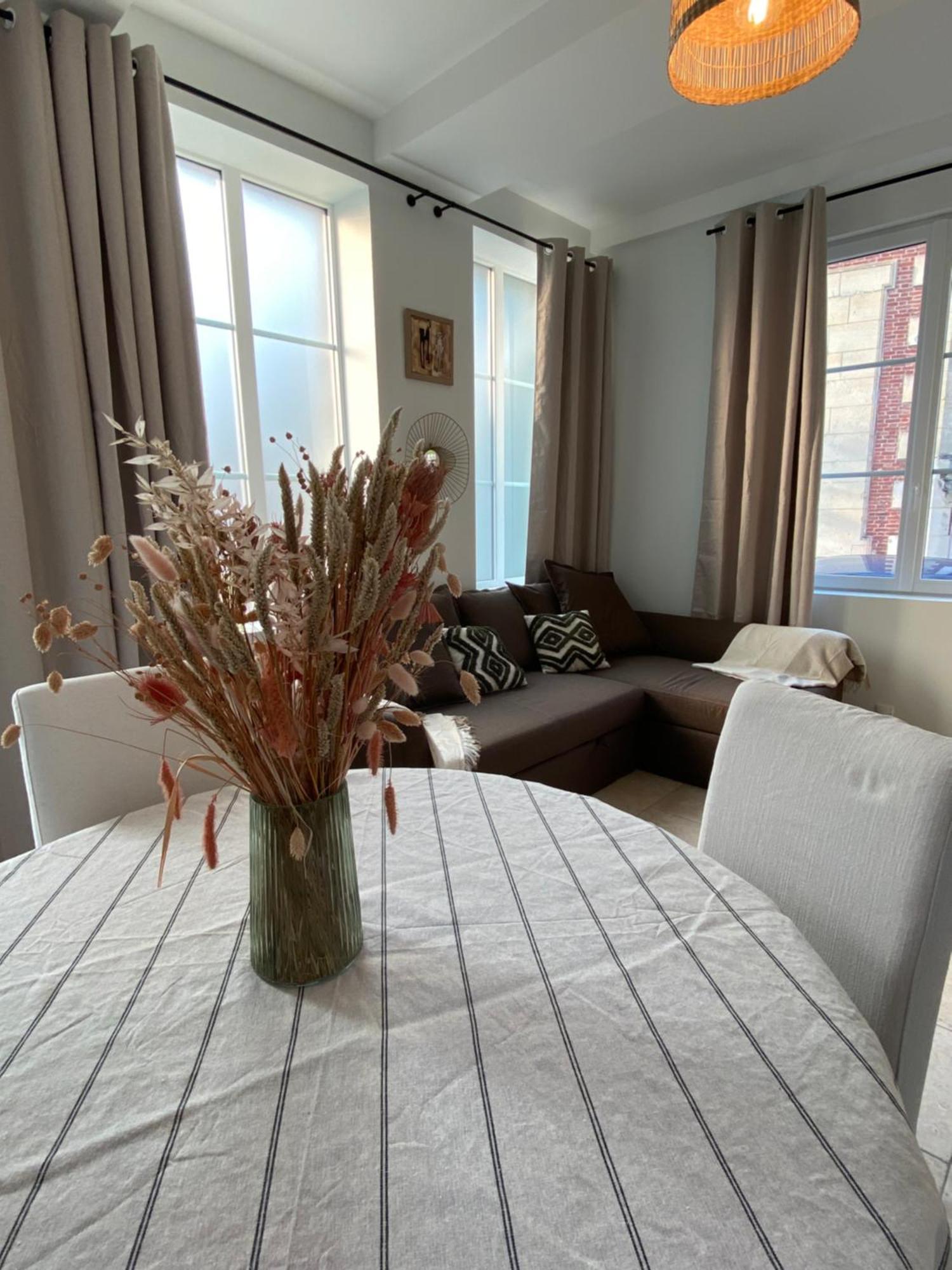 Maison 2 Chambres Avec Parking Et Jardin ノワイヨン エクステリア 写真