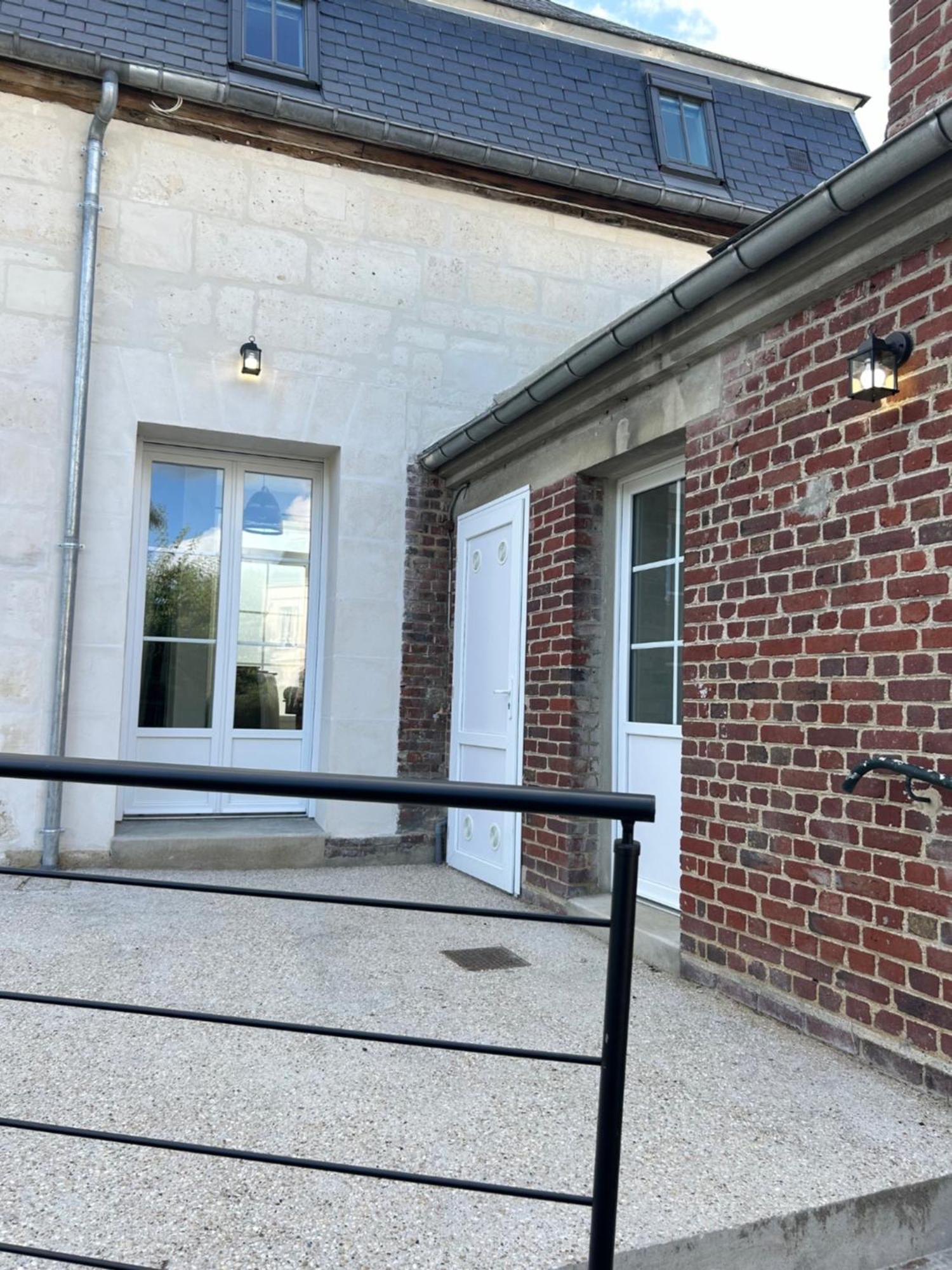 Maison 2 Chambres Avec Parking Et Jardin ノワイヨン エクステリア 写真