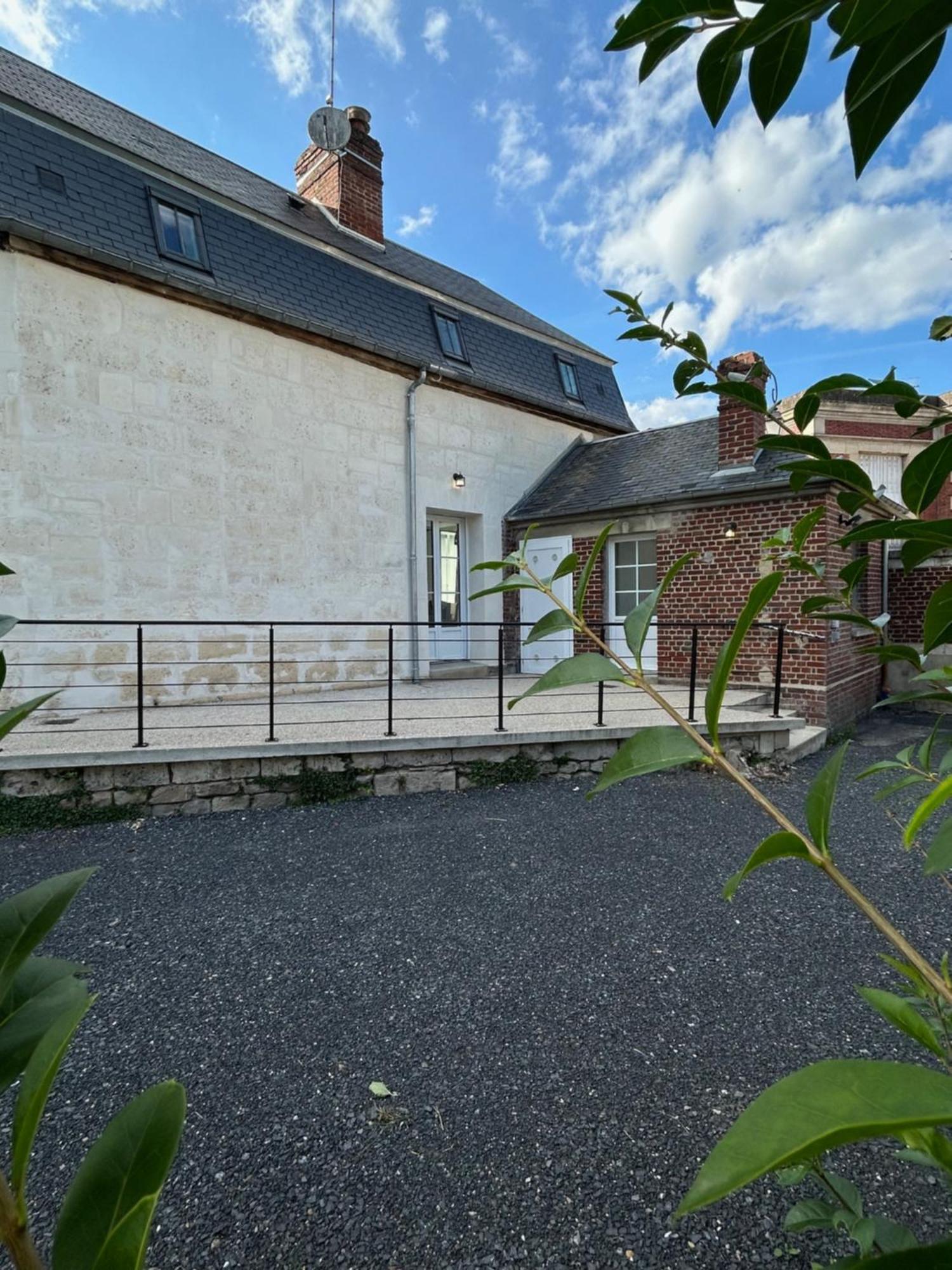 Maison 2 Chambres Avec Parking Et Jardin ノワイヨン エクステリア 写真