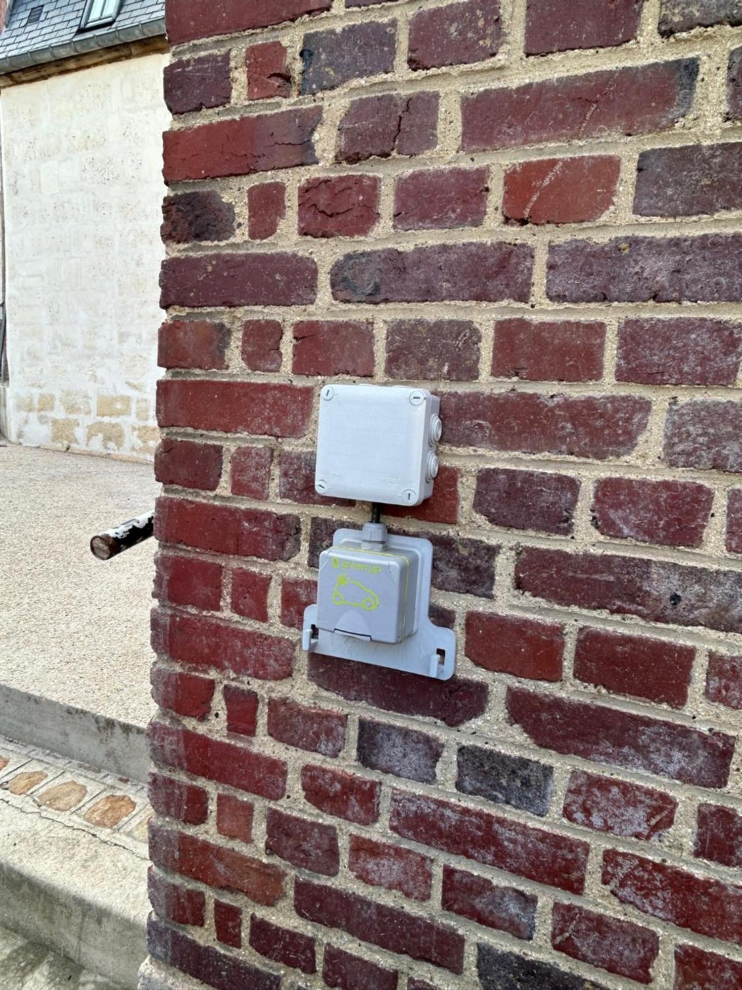 Maison 2 Chambres Avec Parking Et Jardin ノワイヨン エクステリア 写真