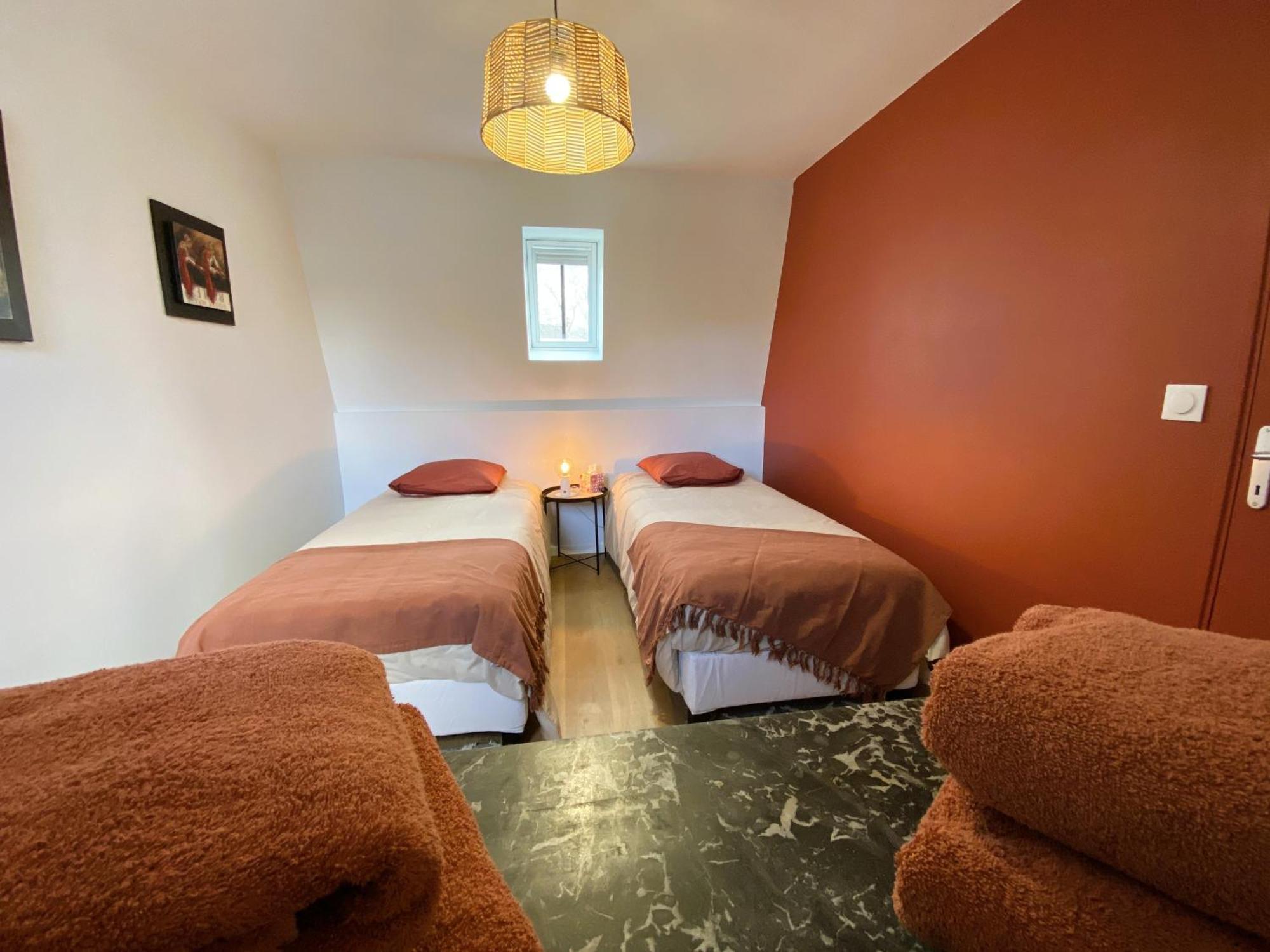 Maison 2 Chambres Avec Parking Et Jardin ノワイヨン エクステリア 写真