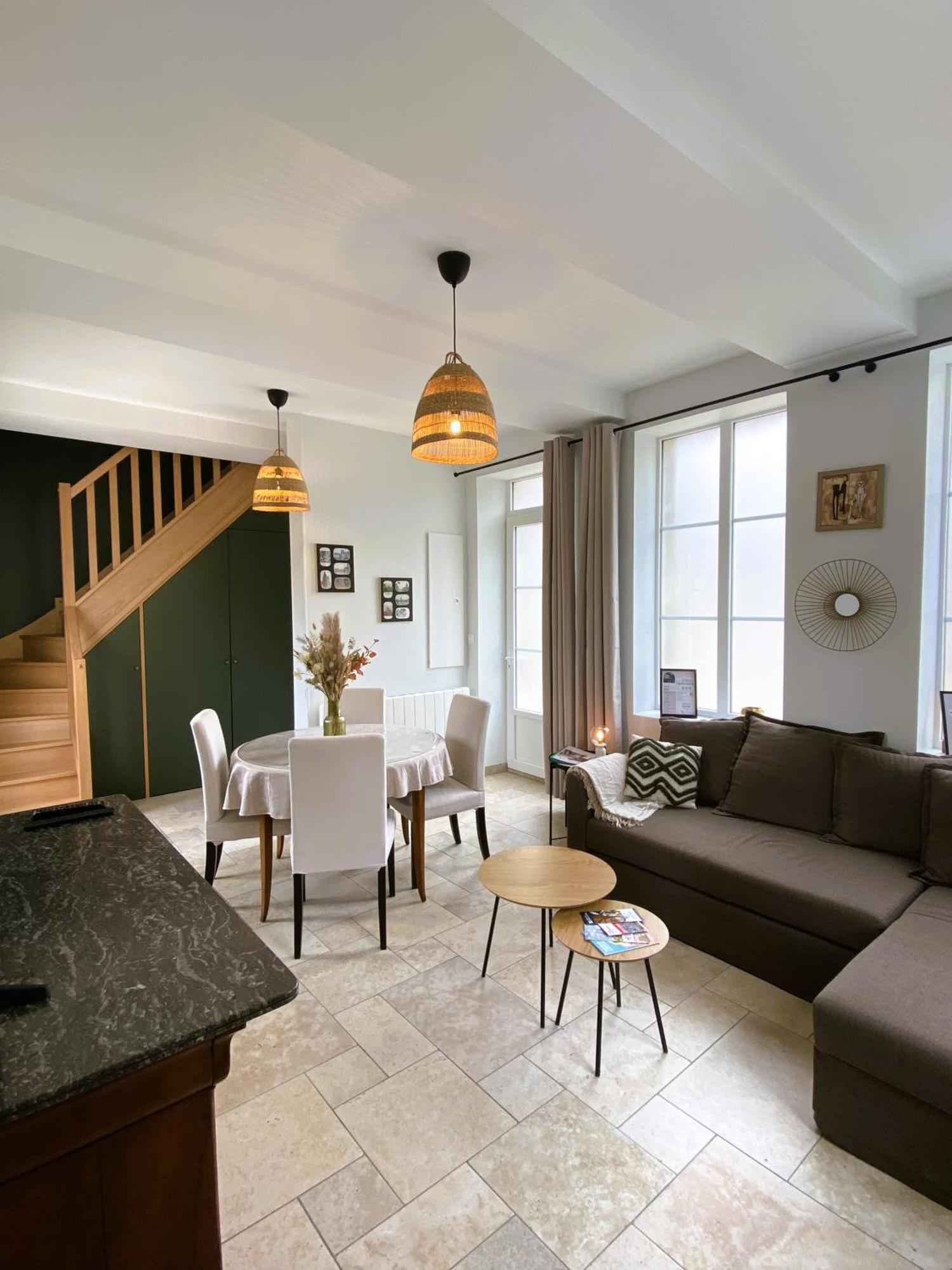 Maison 2 Chambres Avec Parking Et Jardin ノワイヨン エクステリア 写真